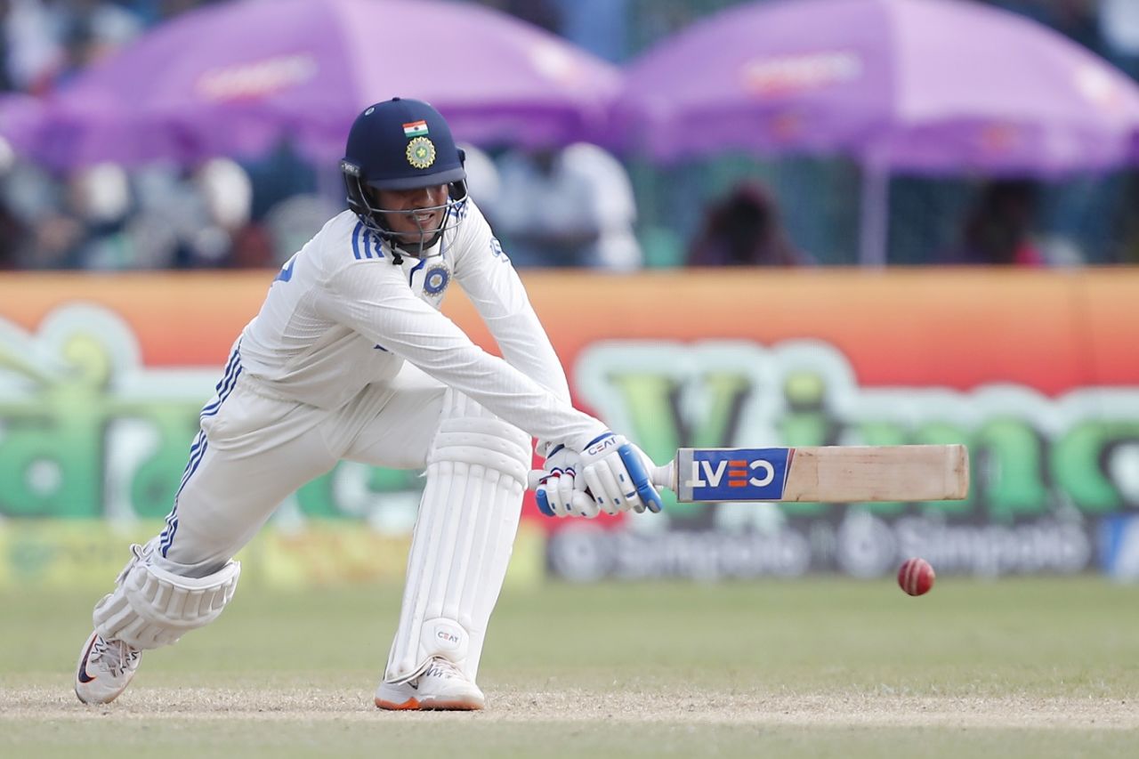 Shubman Gill hit a reverse-sweep for his first boundary, India vs Bangladesh, 2nd Test, 4th day, Kanpur, September 30, 2024