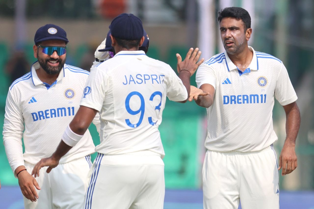 R Ashwin celebrates a wicket with Jasprit Bumrah and Rohit Sharma, India vs Bangladesh, 2nd Test, Kanpur, 5th day, October 1, 2024