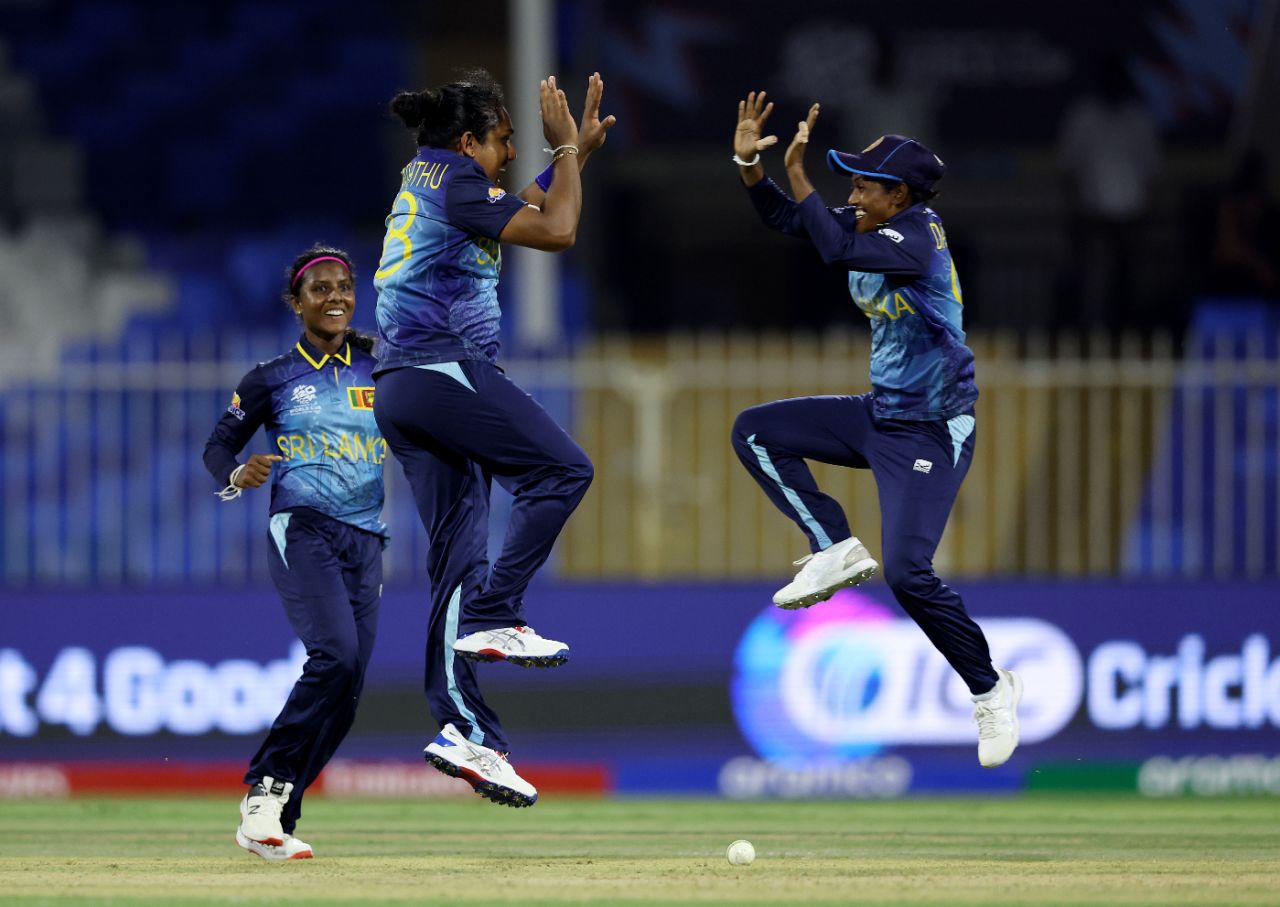 Sri Lanka batters squander chances of a winning start against Pakistan in T20 World Cup opener. - BY TREVINE RODRIGO IN MELBOURNE. (eLanka Sports Editor)