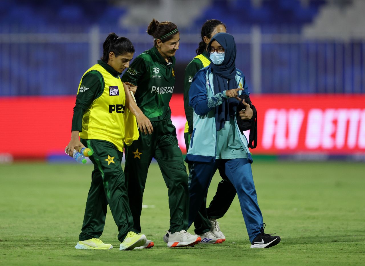 Diana Baig walked off injured after bowling one ball, Pakistan vs Sri Lanka, Women's T20 World Cup 2024, Sharjah, October 3, 2024