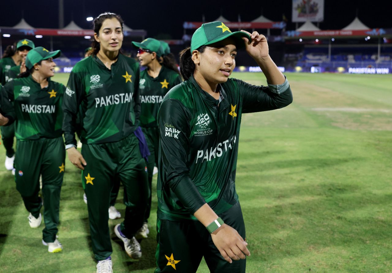 Fatima Sana leads Pakistan off after their impressive 31-run win over Sri Lanka, Pakistan vs Sri Lanka, Women's T20 World Cup 2024, Sharjah, October 3, 2024