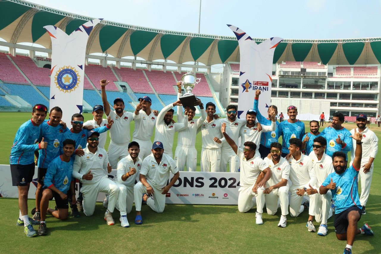 Mumbai celebrate with the trophy, Mumbai vs Rest of India, Irani Cup, Lucknow, 5th day, October 5, 2024