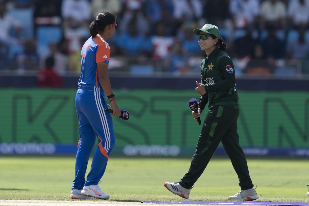 Harmanpreet Kaur and Fatima Sana got together at the toss, India vs Pakistan, Women's T20 World Cup 2024, Group A, Dubai, October 6, 2024