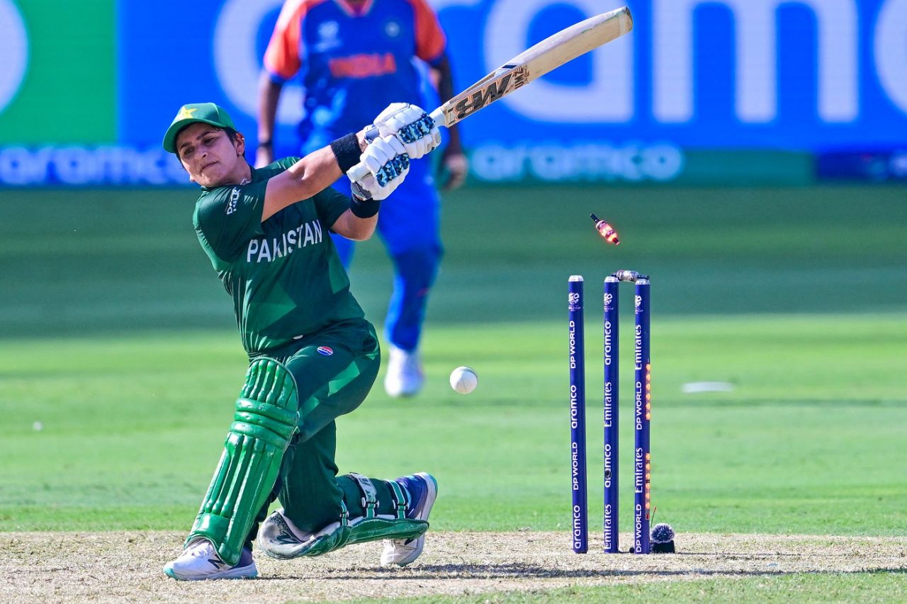 Nida Dar was bowled for 28, Women's T20 World Cup 2024, Group A, Dubai, October 6, 2024