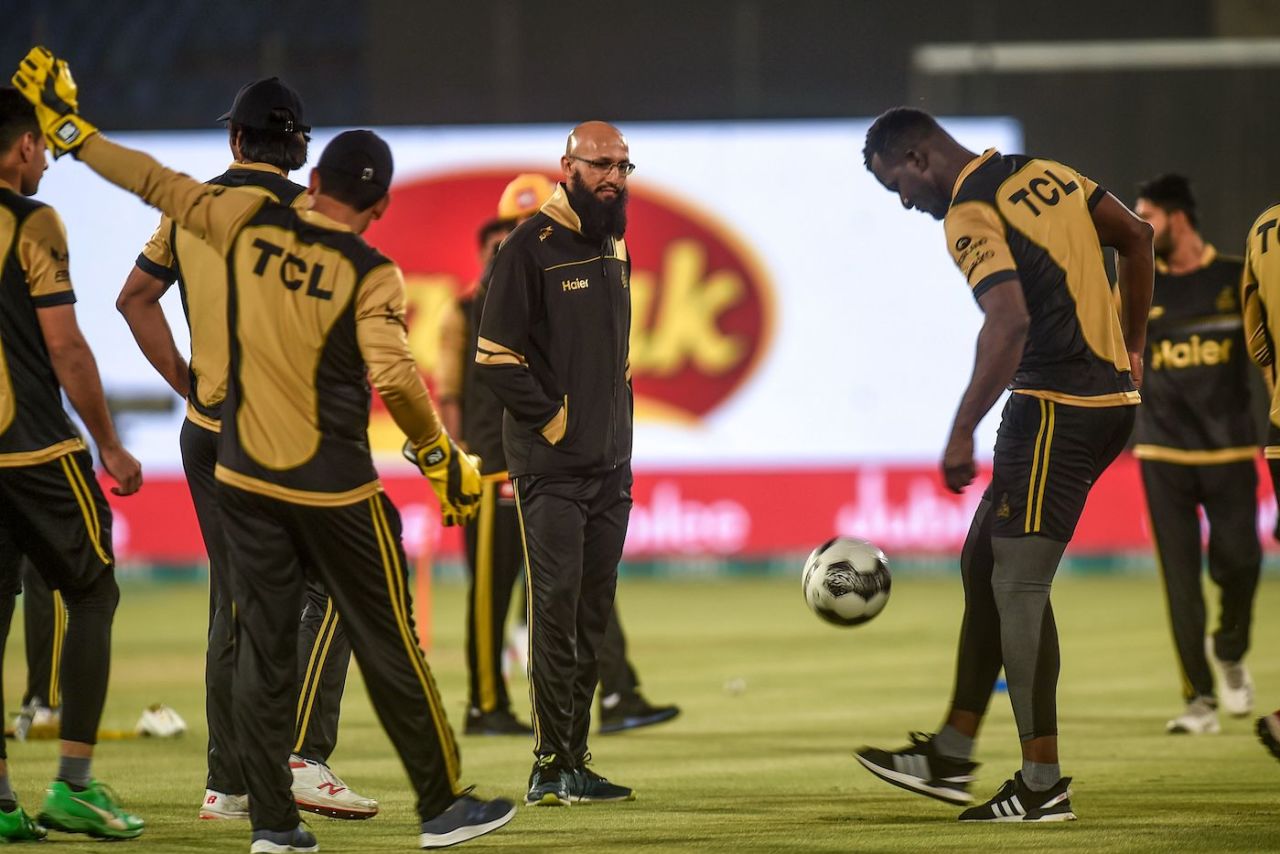 Peshawar Zalmi coach Daren Sammy warms up with the team before the match, Multan Sultans vs Peshawar Zalmi, PSL 2020, Karachi, March 13, 2020