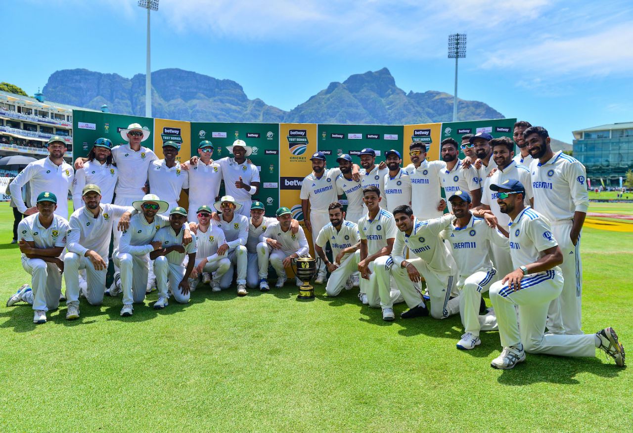 India's and South Africa's players and staff pose with the trophy after India's win, South Africa vs India, 2nd Test, Cape Town, 2nd day, January 4, 2024