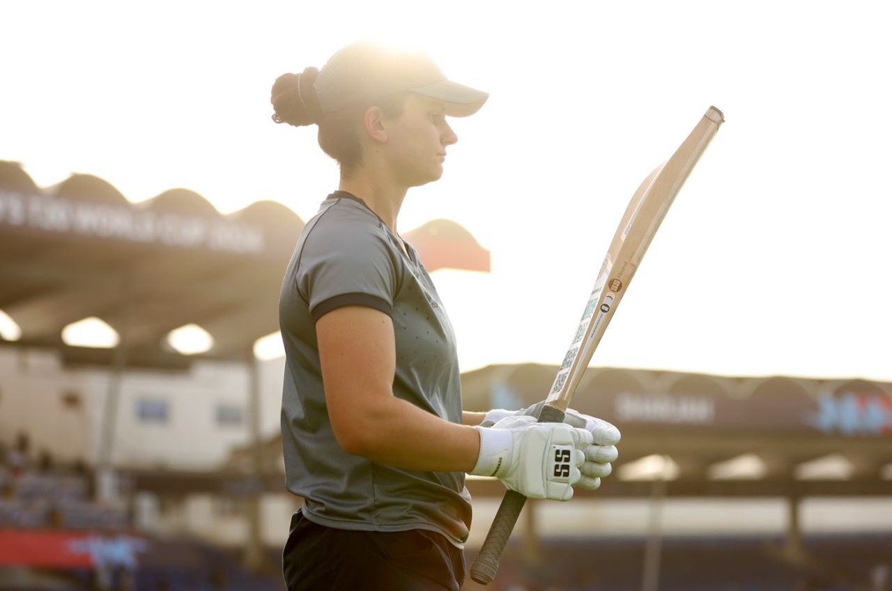 Laura Wolvaardt framed against the sun, England vs South Africa, Group B, Women's T20 World Cup, Sharjah, October 7, 2024