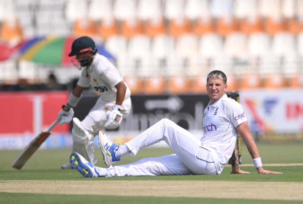 Brydon Carse was made to toil on Test debut, Pakistan vs England, 1st Test, Multan, 2nd day, October 8, 2024