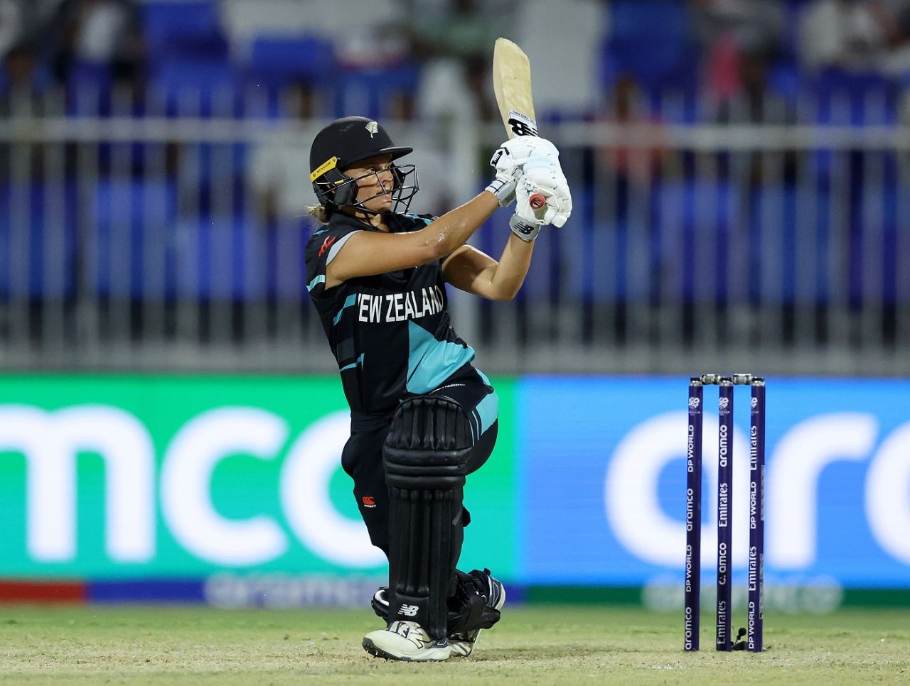 Suzie Bates swats one away, Australia vs New Zealand, Group A, Women's T20 World Cup, Sharjah, October 8, 2024
