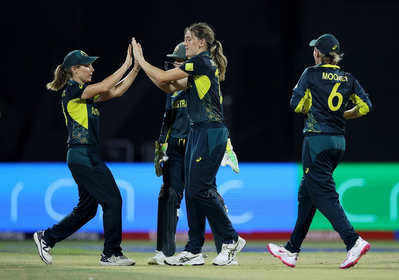 Annabel Sutherland celebrates with her team-mates, Australia vs New Zealand, Group A, Women's T20 World Cup, Sharjah, October 8, 2024