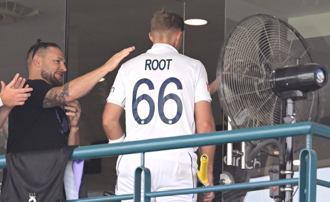 Joe Root gets a back on the back from Brendon McCullum after his epic 262, Pakistan vs England, 1st Test, Multan, 4th day, October 10, 2024