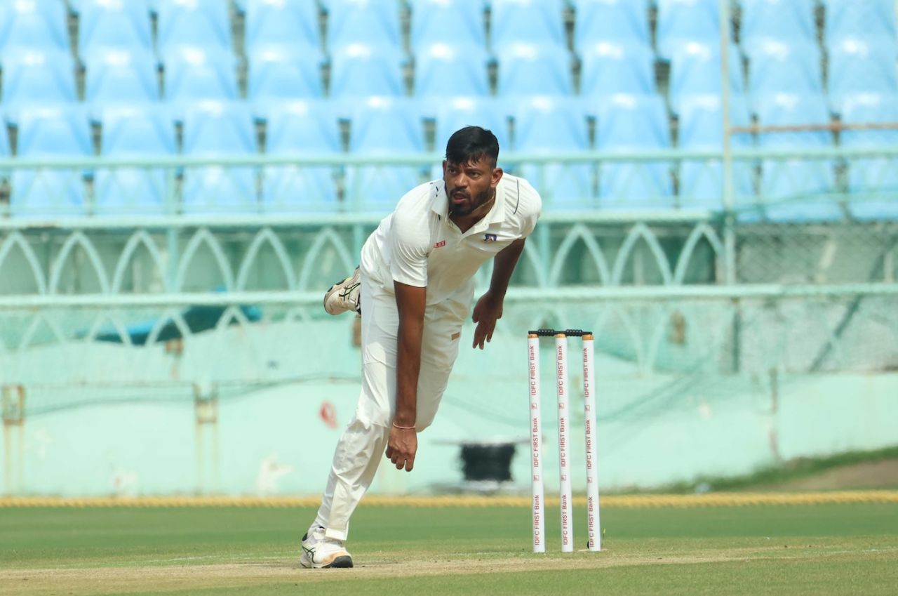 Ankit Rajpoot opened the bowling for Uttar Pradesh, Uttar Pradesh vs Bengal, Ranji Trophy 2024-25, Lucknow, 1st day, October 11, 2024