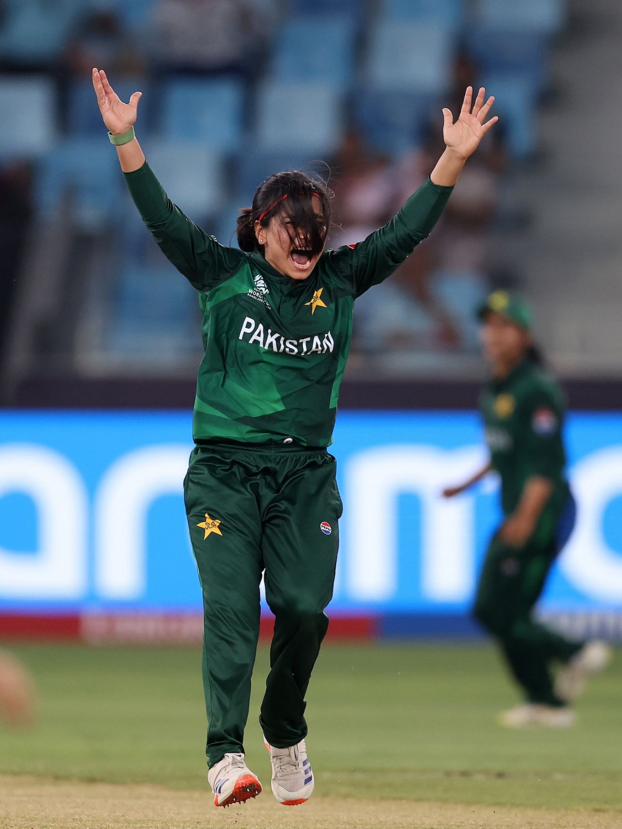 Fatima Sana belts out an appeal, New Zealand vs Pakistan, Women's T20 World Cup, Dubai, October 14, 2024