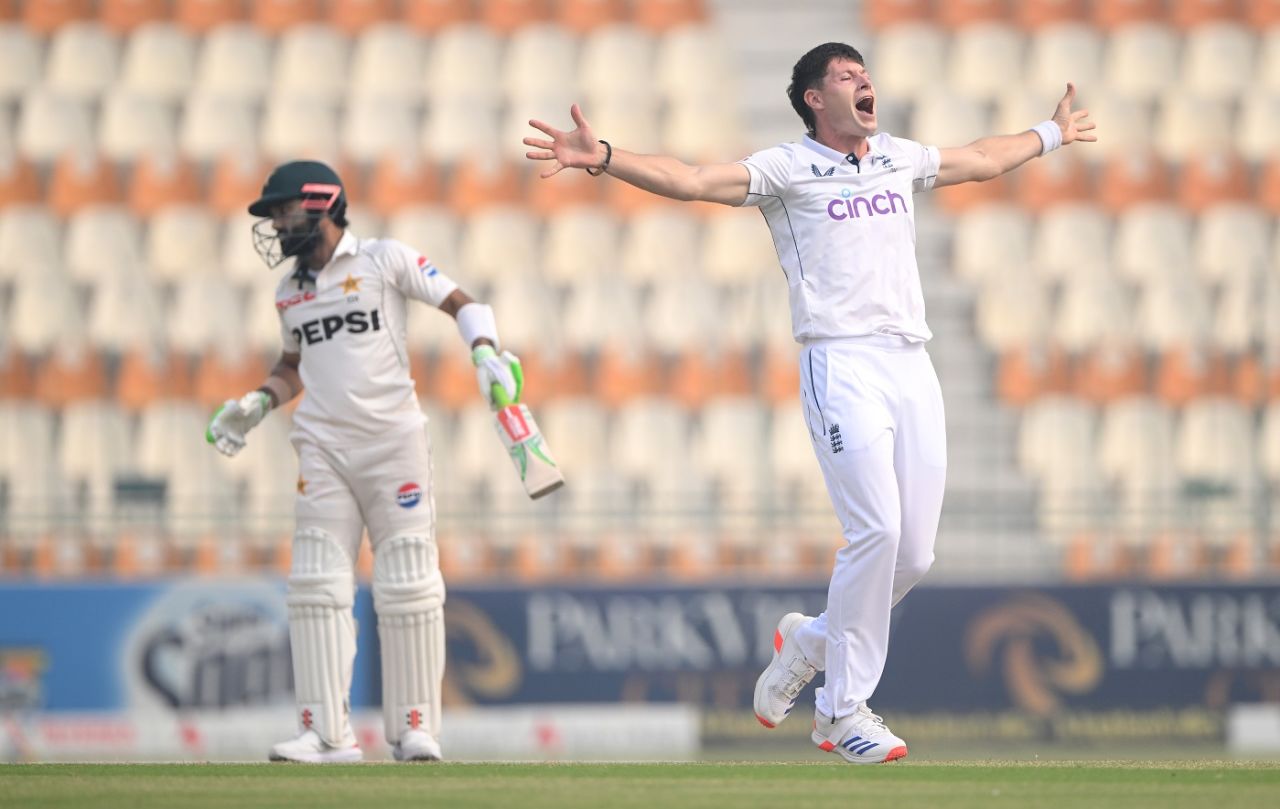Matthew Potts had an early LBW shout turned down, Pakistan vs England, 2nd Test, Multan, 2nd day, October 16, 2024