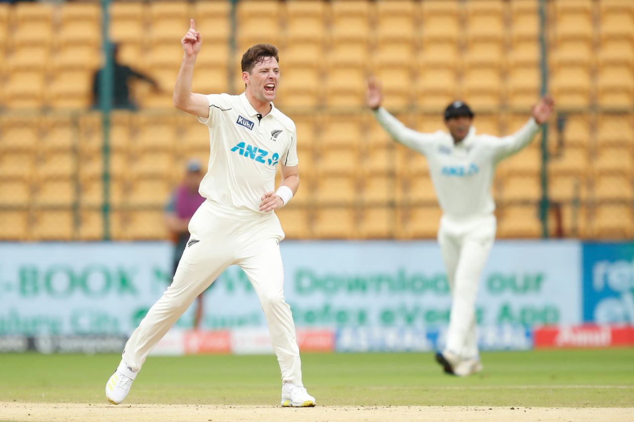 Matt Henry knocked over Sarfaraz Khan for a duck, India vs New Zealand, 1st Test, Bengaluru, 2nd day, October 17, 2024