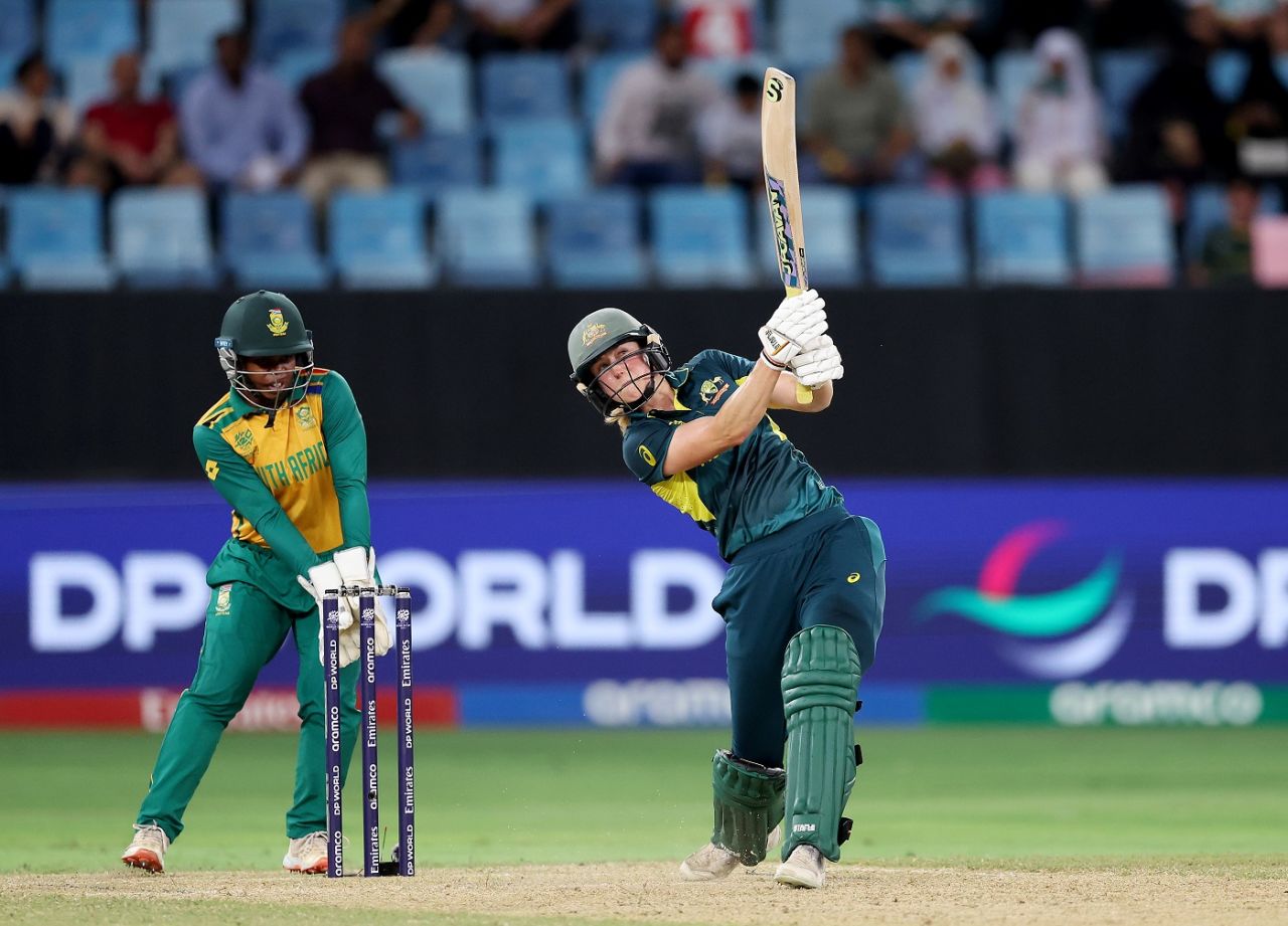 महिला टी20 वर्ल्ड कप इतिहास के 20 सबसे बड़े रिकॉर्ड पर एक नजर Ellyse Perry goes aerial, Australia vs South Africa, semi-final, Dubai, Women's T20 World Cup, October 17, 2024
