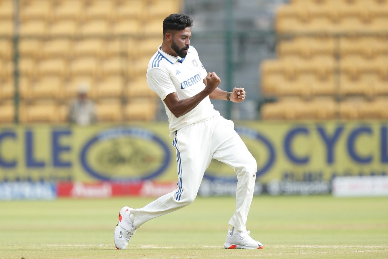 Mohammed Siraj celebrates the wicket of Daryl Mitchell, India vs New Zealand, 1st Test, Bengaluru, 3rd day, October 18, 2024