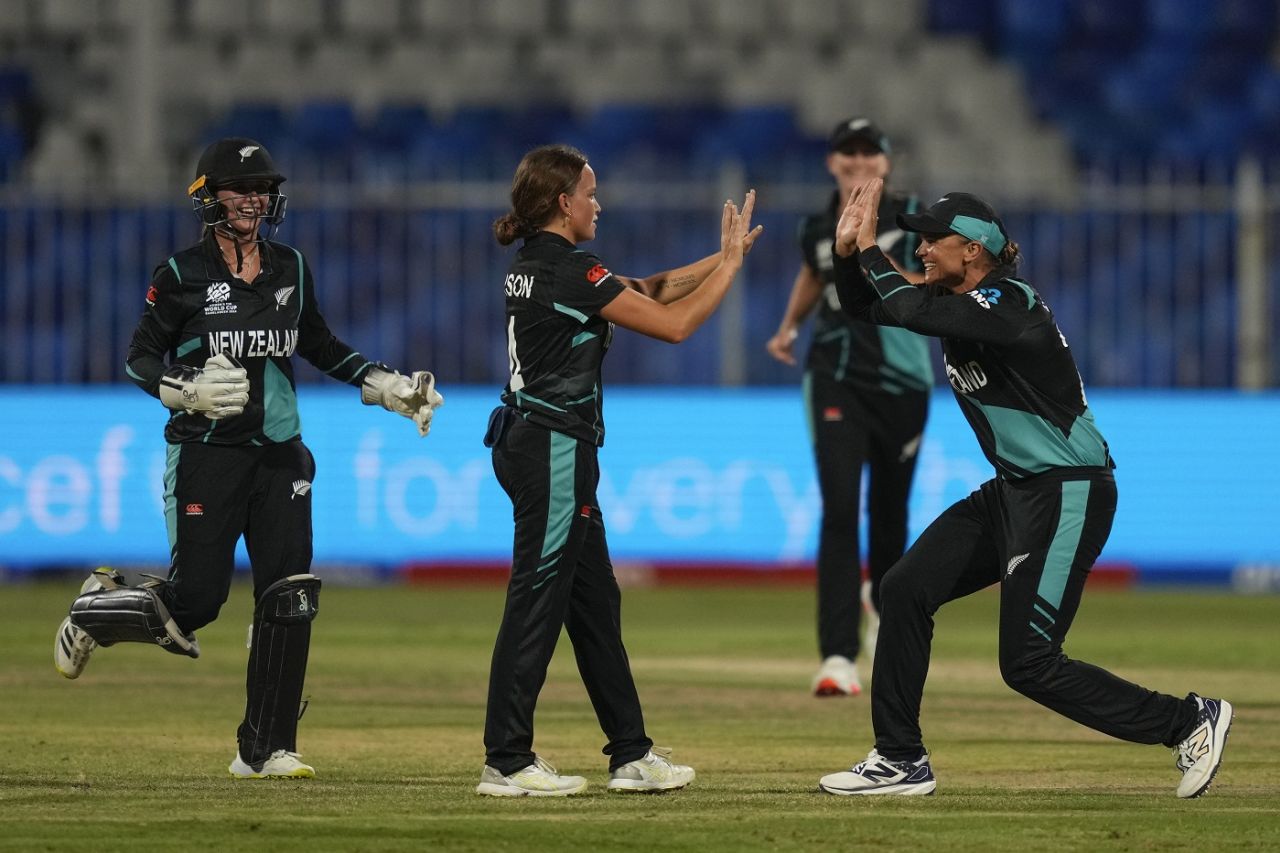 Eden Carson is congratulated after dismissing Qiana Joseph, New Zealand vs West Indies, Sharjah, Women's T20 World Cup, October 18, 2024