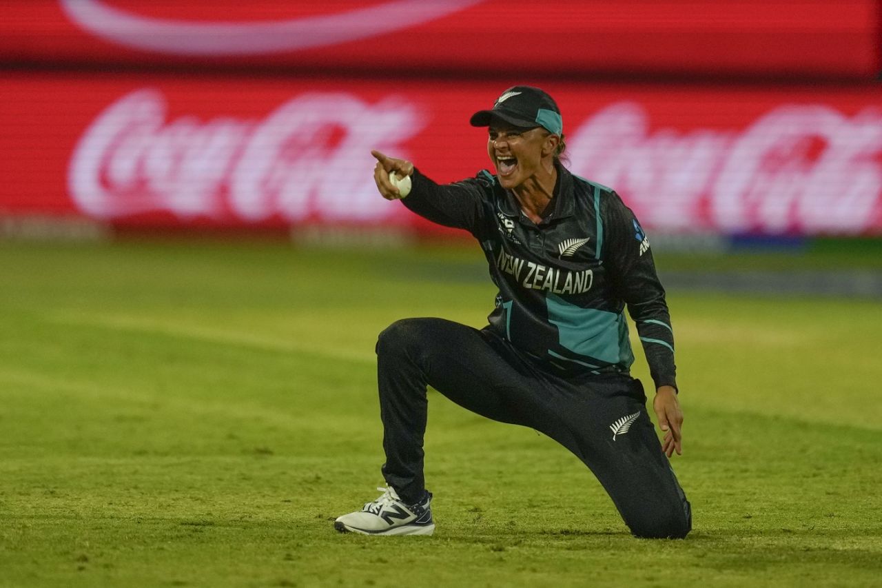 Suzie Bates is ecstatic after taking the catch of Shemaine Campbelle, New Zealand vs West Indies, Sharjah, Women's T20 World Cup, October 18, 2024