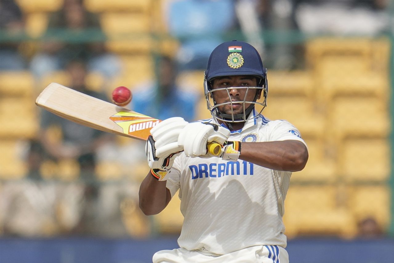 Sarfaraz Khan plays a ramp over the wicketkeeper, India vs New Zealand, 1st Test, Bengaluru, 4th day, October 19, 2024