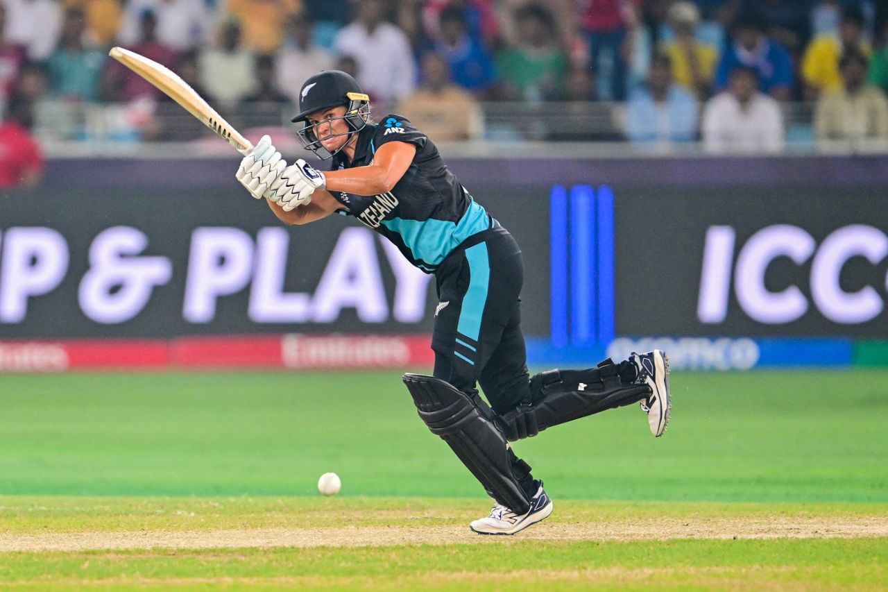 महिला टी20 वर्ल्ड कप इतिहास के 20 सबसे बड़े रिकॉर्ड पर एक नजर Suzie Bates drills one to the leg side, South Africa vs New Zealand, Women's T20 World Cup, final, Dubai, October 20, 2024