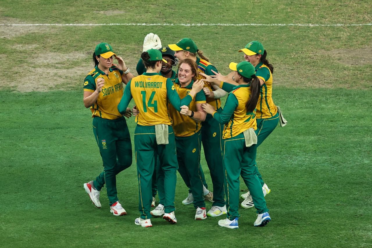 South Africa rejoice after Nadine de Klerk dismissed Sophie Devine using DRS, South Africa vs New Zealand, Women's T20 World Cup, final, Dubai, October 20, 2024