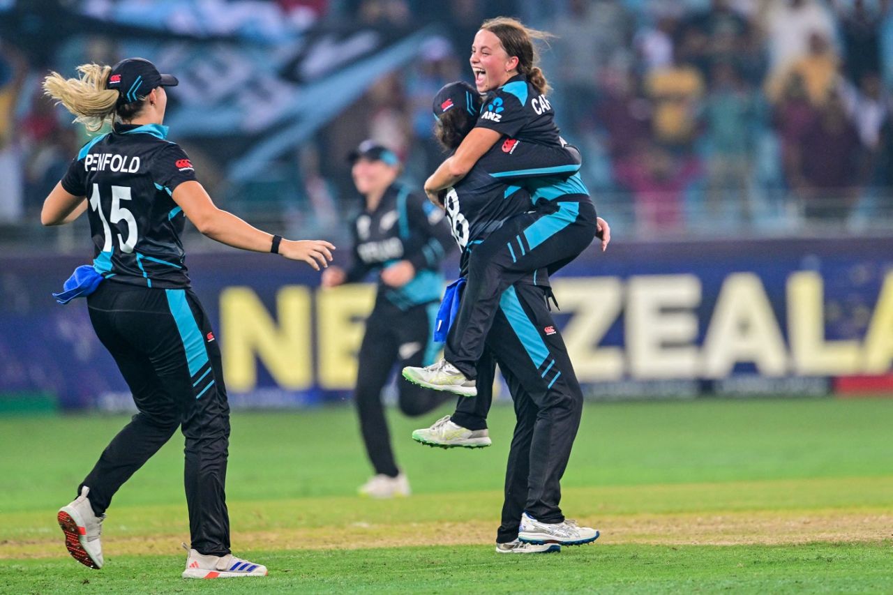 Molly Penfold, Georgia Plimmer and Eden Carson celebrate the win, South Africa vs New Zealand, final, Dubai, Women's T20 World Cup, October 20, 2024