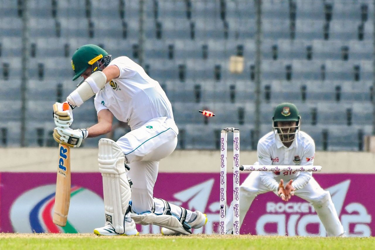 Keshav Maharaj was bowled by Hasan Mahmud, Bangladesh vs South Africa, 1st Test, Mirpur, 2nd day, October 22, 2024