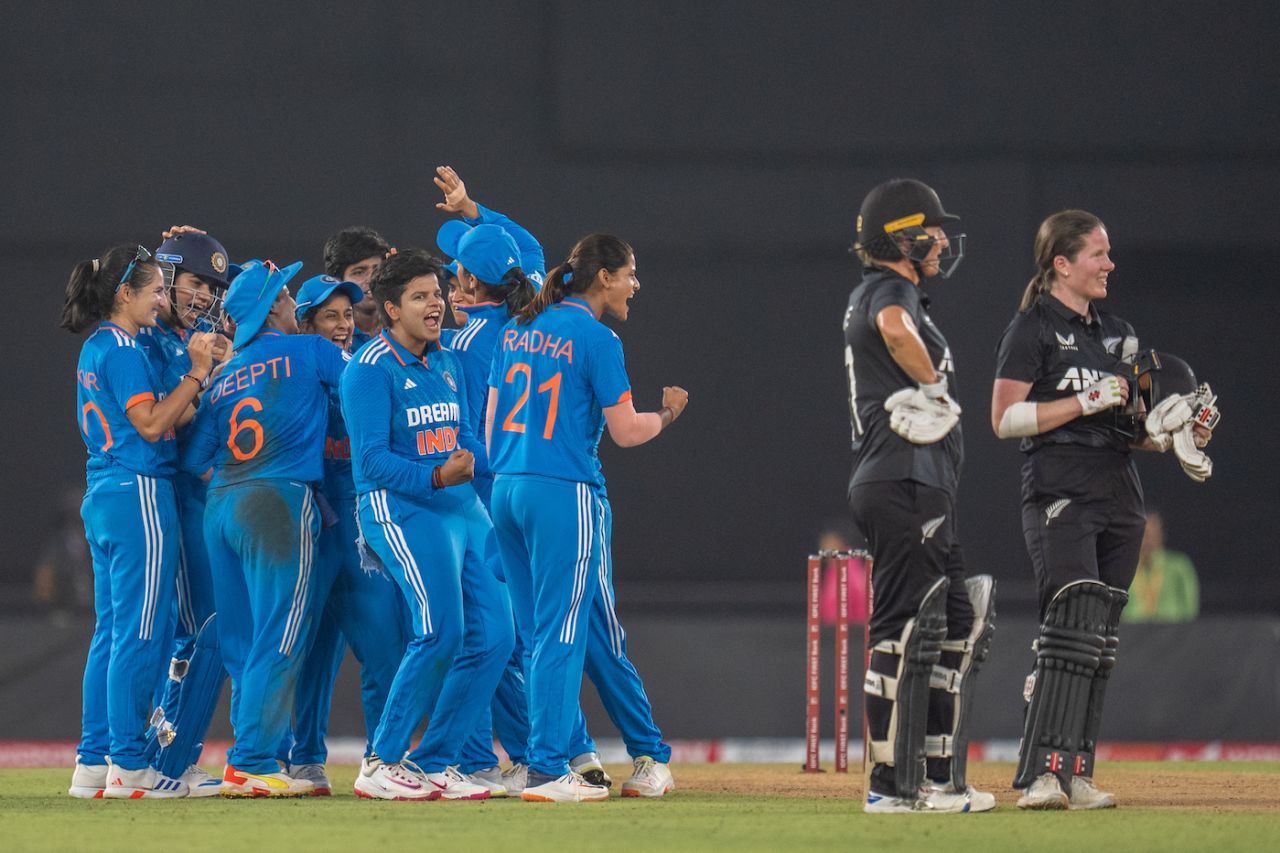 Sophie Devine's unconventional run out led to a big celebration from India, India vs New Zealand, 1st ODI, Ahmedabad, October 24, 2024