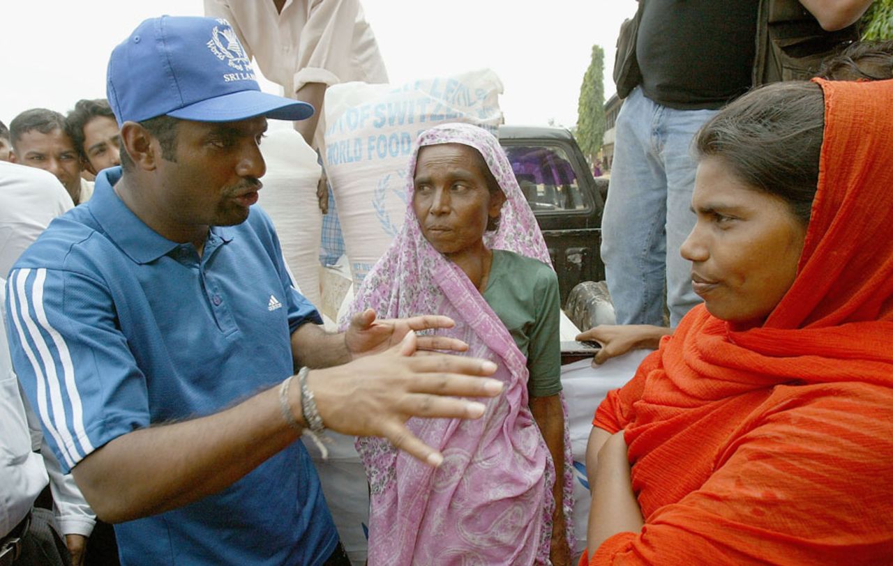 Muttiah Muralitharan talks to a woman left homeless by the tsunami, Kinniya, January 3, 2005