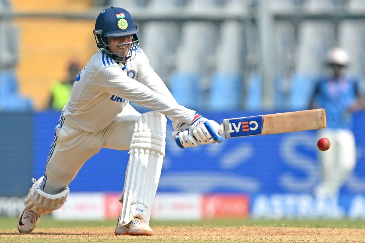 Shubman Gill brings out a reverse-sweep, India vs New Zealand, 3rd Test, Mumbai, 2nd day, November 2, 2024