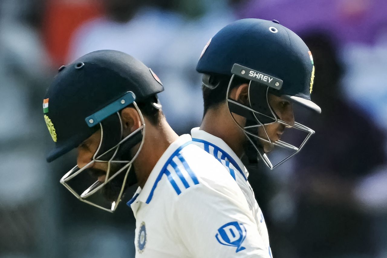 Shubman Gill walks out, Virat Kohli walks in, India vs New Zealand, 3rd Test, Mumbai, 3rd day, November 3, 2024