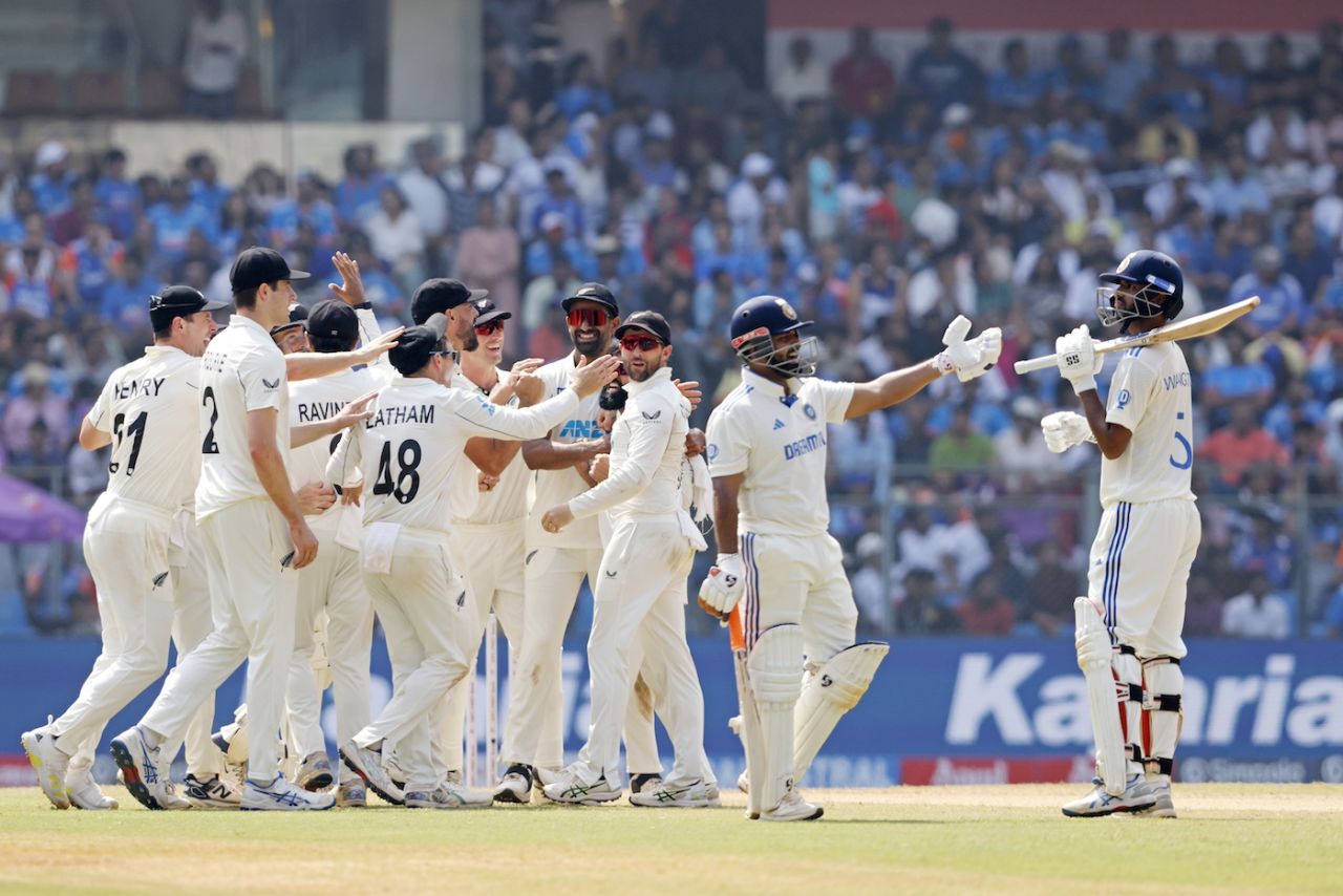 Rishabh Pant doesn't like what he sees on the big screen, but the New Zealanders love it, India vs New Zealand, 3rd Test, Mumbai, 3rd day, November 3, 2024