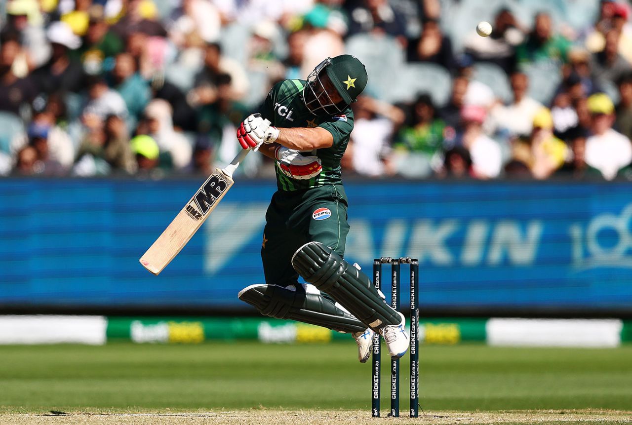 Kamran Ghulam fell to a Pat Cummins short ball, Australia vs Pakistan, 1st ODI, Melbourne, November 4, 2024