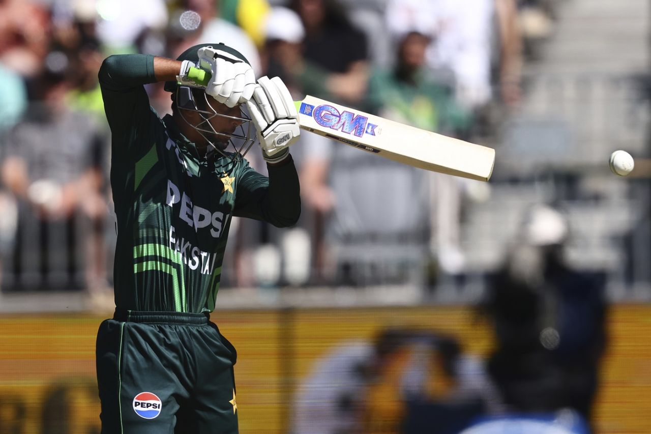 Saim Ayub punches on the off side, Australia vs Pakistan, 3rd ODI, Perth, November 10, 2024