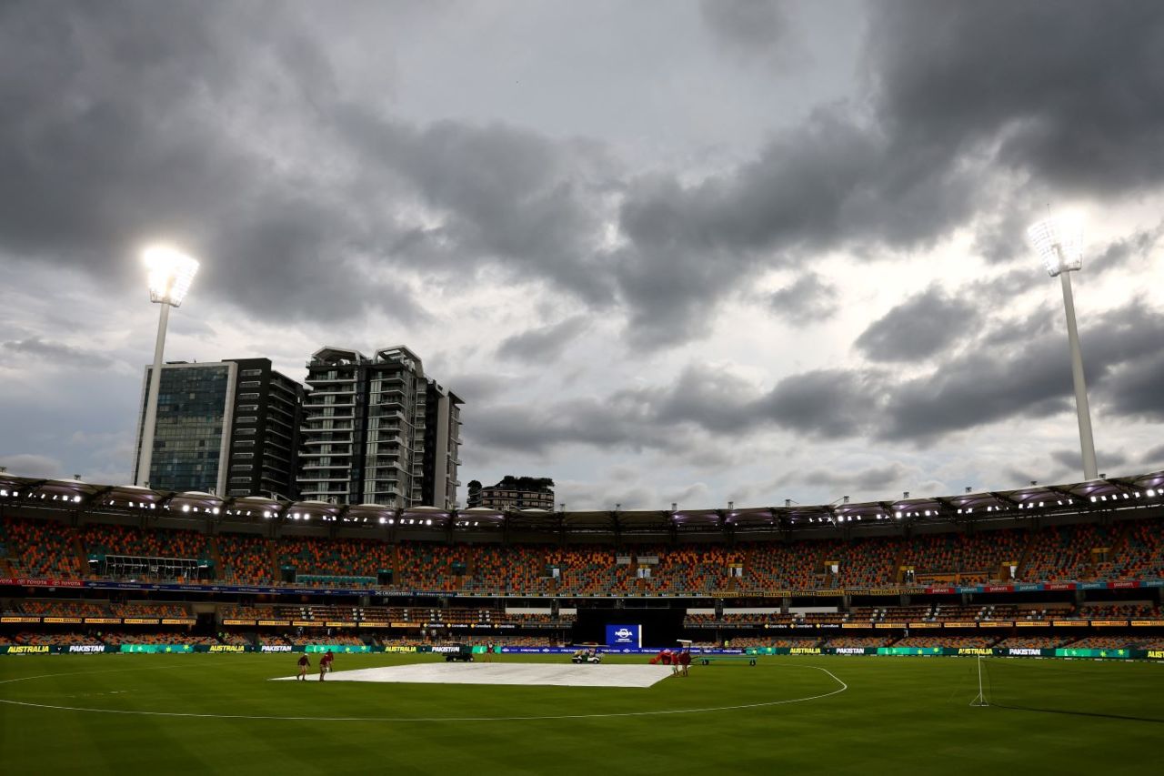Gabba pitch under cover as storm clouds loom, Australia vs Pakistan, 1st T20I, Gabba, November 14, 2024