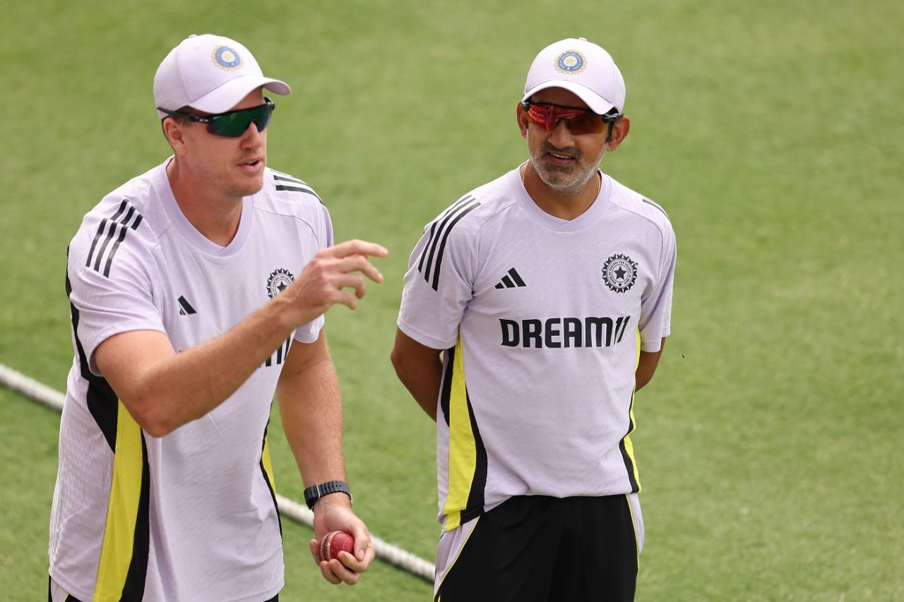 India's bowling coach Morne Morkel in conversation with head coach Gautam Gambhir, WACA, Perth, November 15, 2024