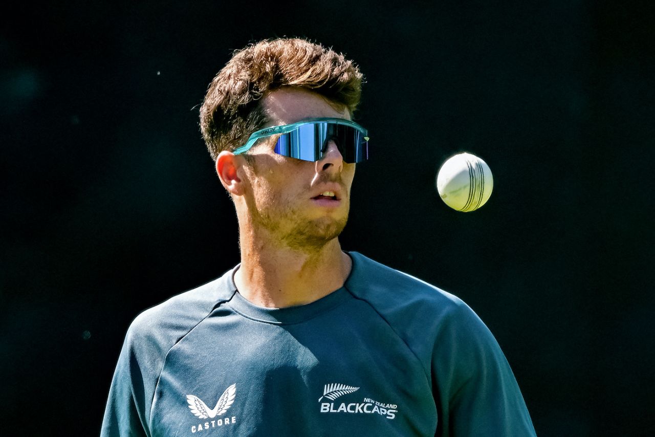 Is Mitchell Santner the snazziest left-arm spinner or what? Sri Lanka vs New Zealand, 2nd ODI, Pallekele, November 16, 2024