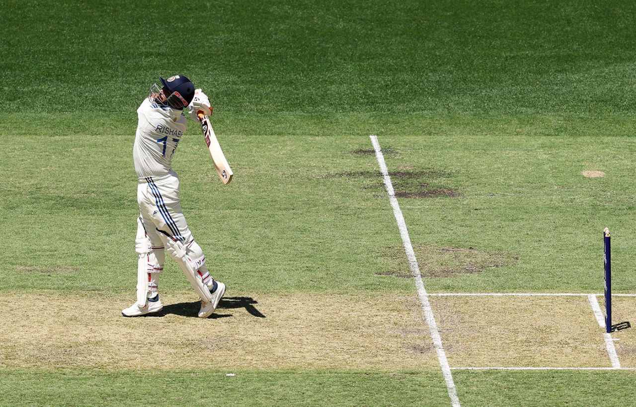 Rishabh Pant charges down the pitch, Australia vs India, 1st Test, Perth, 1st day, November 22, 2024