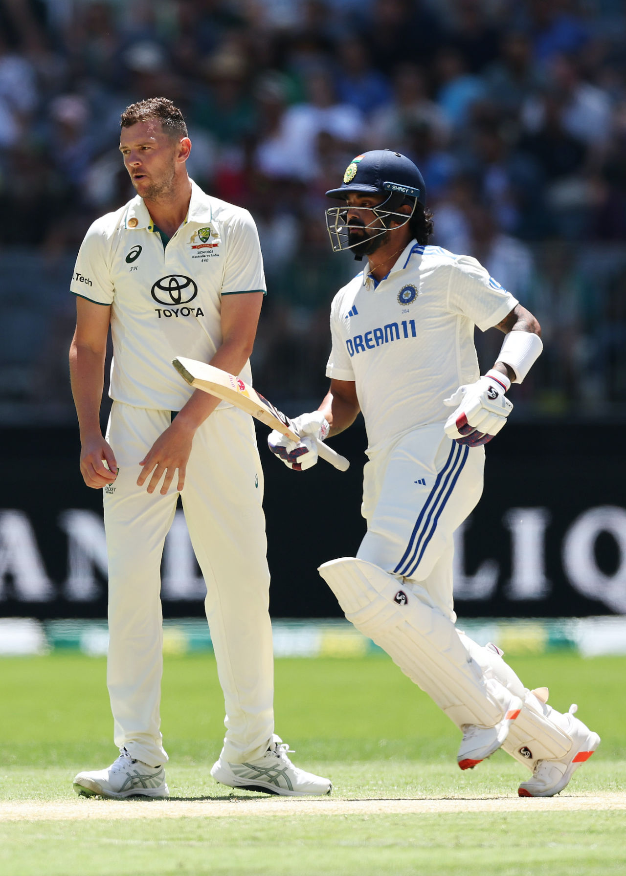 Josh Hazlewood and KL Rahul had a good tussle at the start of the innings, Australia vs India, 1st Test, Perth, 2nd day, November 23, 2024