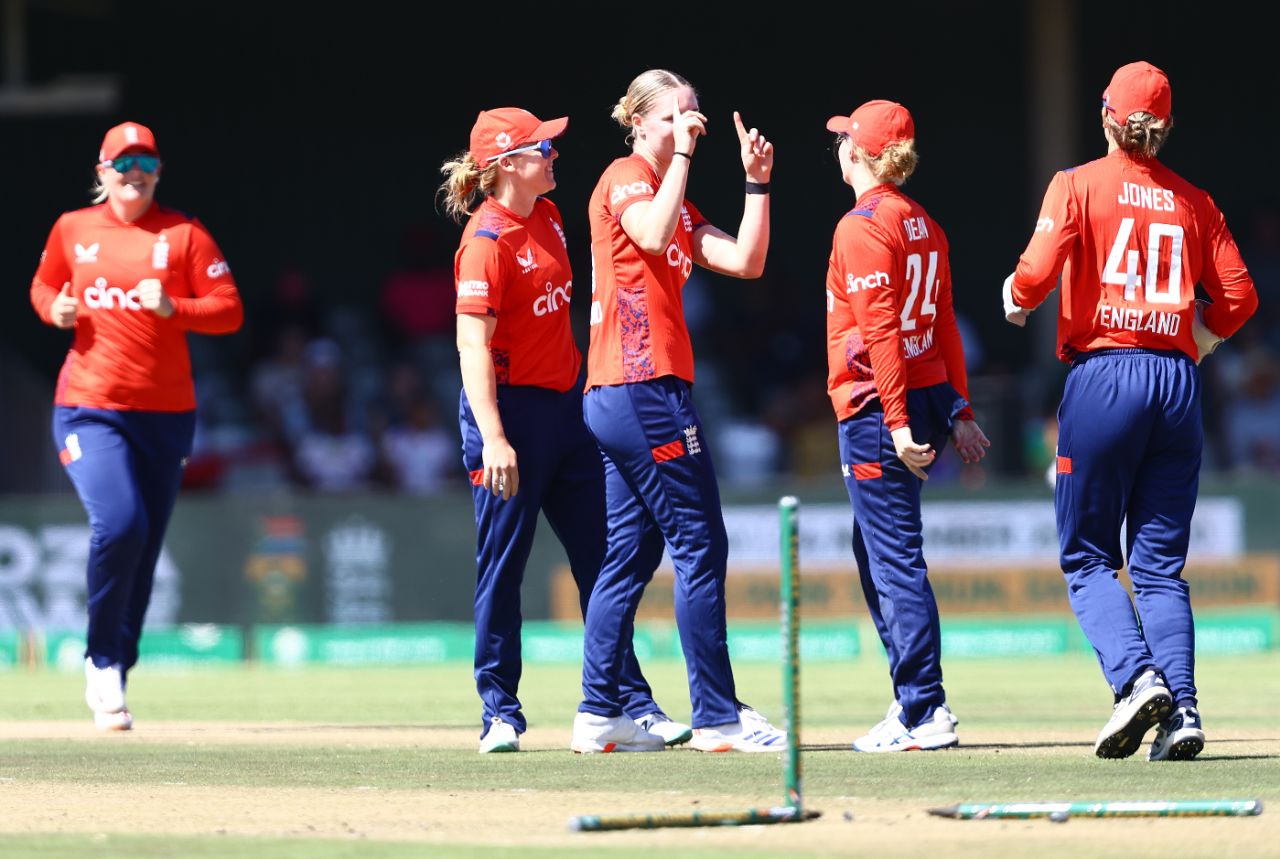 Freya Kemp bowled Anneke Bosch for 18, South Africa vs England, 1st Women's T20I, East London, November 24, 2024