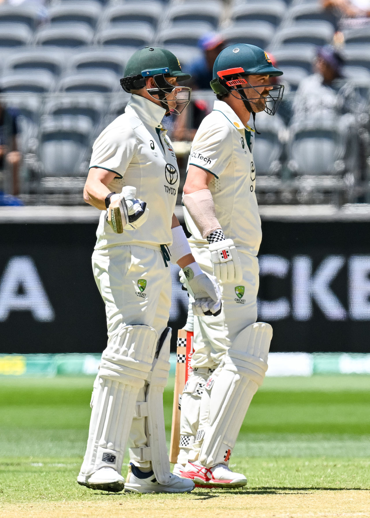 Travis Head and Steven Smith put on 62 for the fifth wicket, Australia vs India, 1st Test, 4th day, Optus Stadium, November 25, 2024