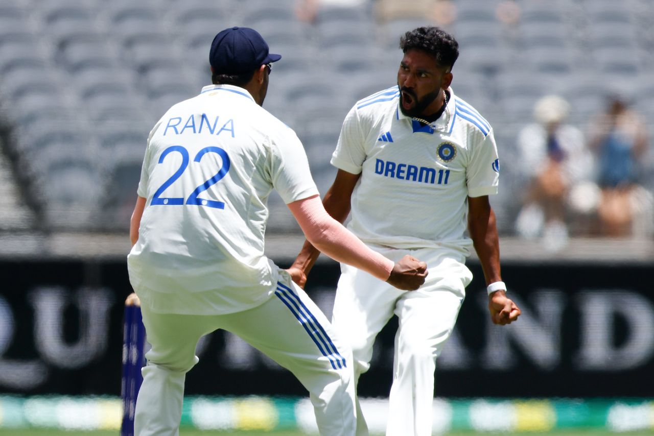 Mohammed Siraj was jubilant after nicking off Steven Smith with a beauty, Australia vs India, 1st Test, 4th day, Optus Stadium, November 25, 2024