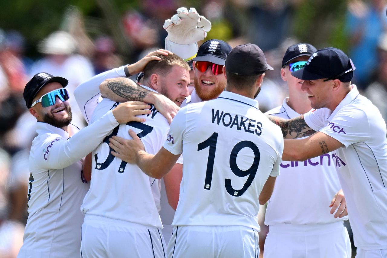 Gus Atkinson is mobbed after removing Devon Conway, New Zealand vs England, 1st Men's Test, Day 1, Christchurch, November 28, 2024