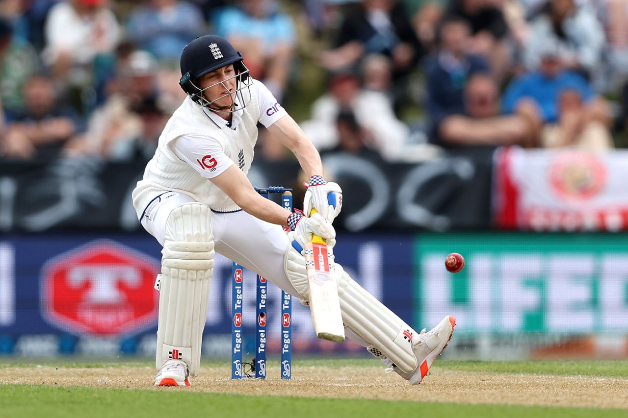 Harry Brook tumbles across while scooping, New Zealand vs England, 1st Men's Test, 3rd day, Christchurch, November 30, 2024