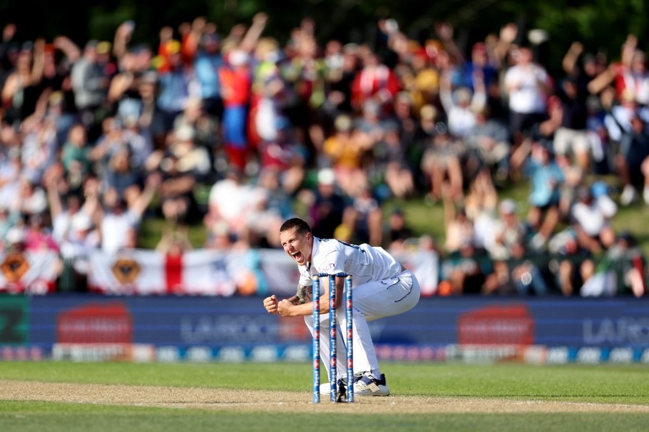 Brydon Carse was confident of trapping Glenn Phillips lbw, New Zealand vs England, 1st Men's Test, 3rd day, Christchurch, November 30, 2024