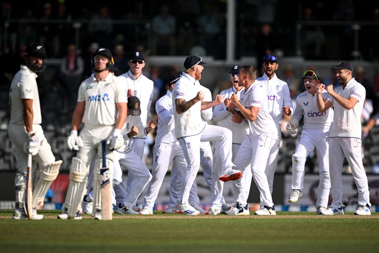 Agony and ecstasy: England players are thrilled after the review decision to remove Glenn Phillips, New Zealand vs England, 1st Men's Test, 3rd day, Christchurch, November 30, 2024