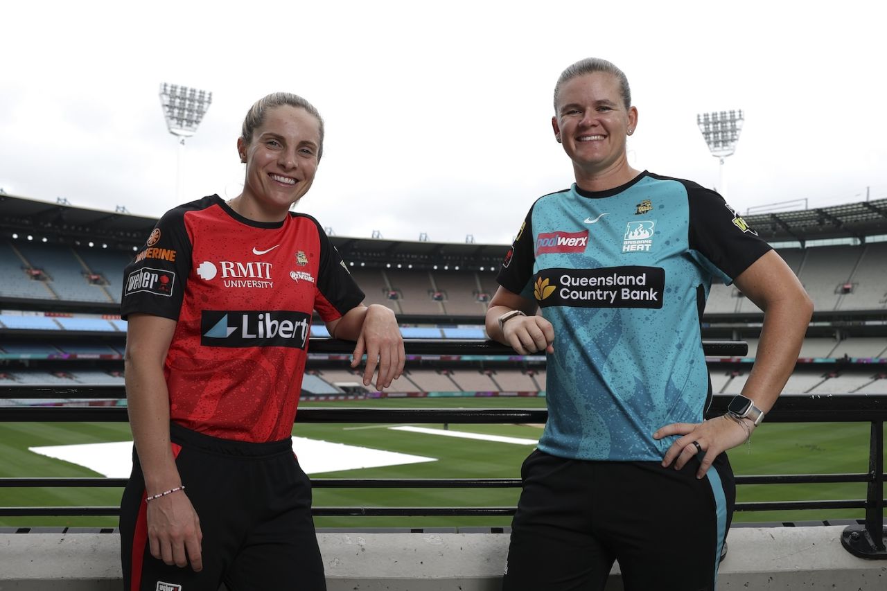 Sophie Molineux and Jess Jonassen pose during the captains' call before the WBBL final, WBBL 2024, Melbourne, November 30, 2024