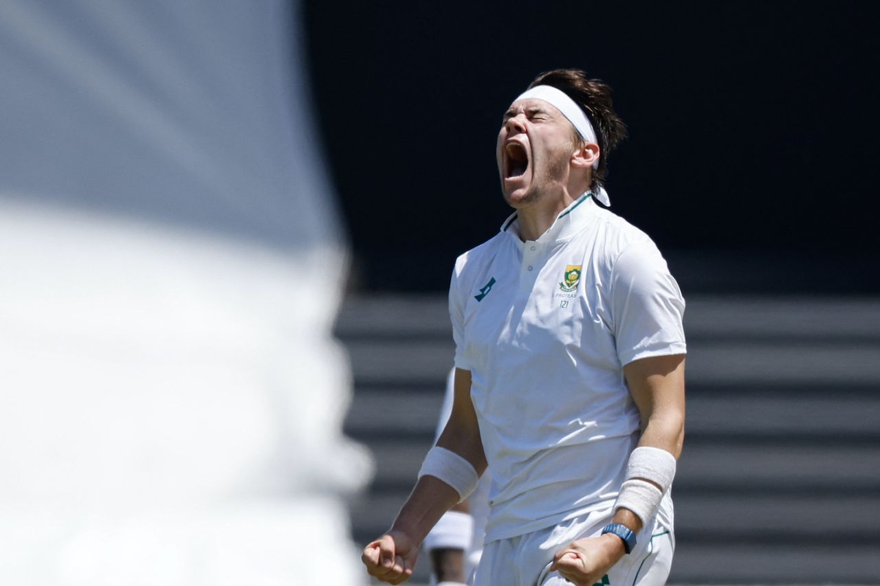 Gerald Coetzee dismissed Dinesh Chandimal which led to a quick finish to the Test, South Africa vs Sri Lanka, 1st Test, Durban, 4th day, November 30, 2024