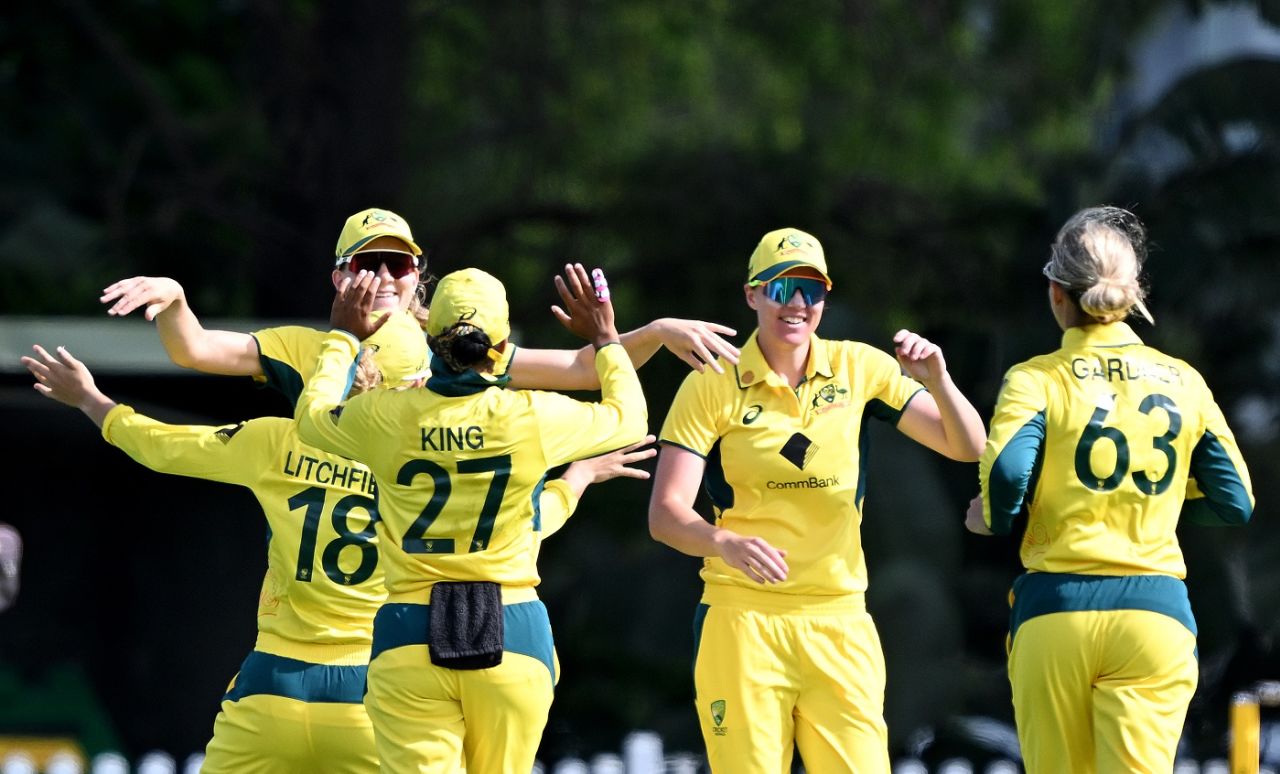 Annabel Sutherland took an excellent catch to dismiss Harleen Deol, Australia vs India, 1st women's ODI, Brisbane, December 5, 2024